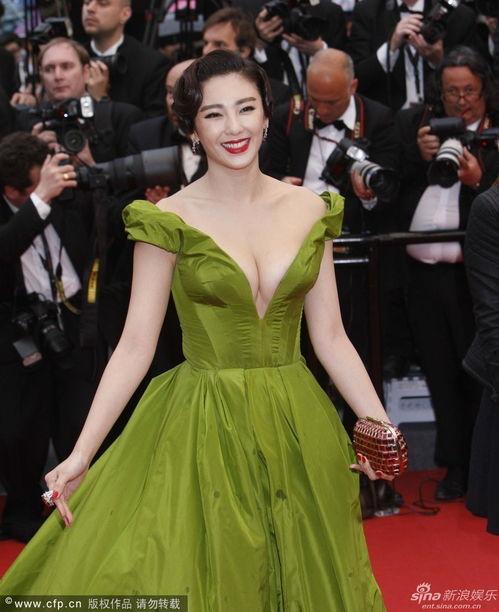 国外爆乳明星,揭秘国外爆乳明星的璀璨魅力