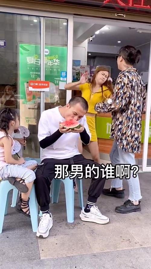 德国吃瓜情侣拍照,甜蜜瞬间引发网友热议